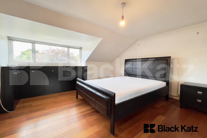 Superb 4 Bed with over 2050 Sq. Ft. of living & entertaining space Rockwell Gardens , Dulwich / Crystal Palace / Gipsy Hill Borders